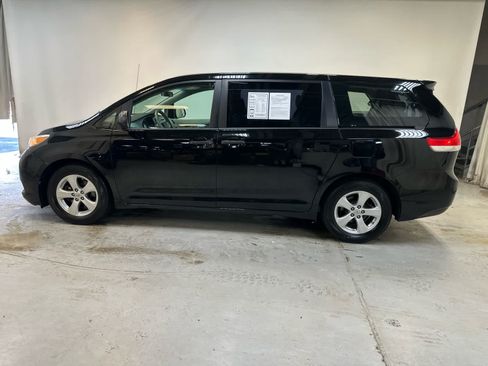 Used 2014 Toyota Sienna L FWD image 3