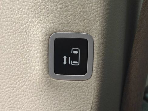 Used 2024 Chrysler Pacifica Touring-L FWD image 52