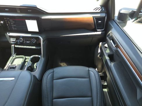 Used 2024 GMC Sierra 2500 Denali w/ Denali Reserve Package AWD/4WD image 15