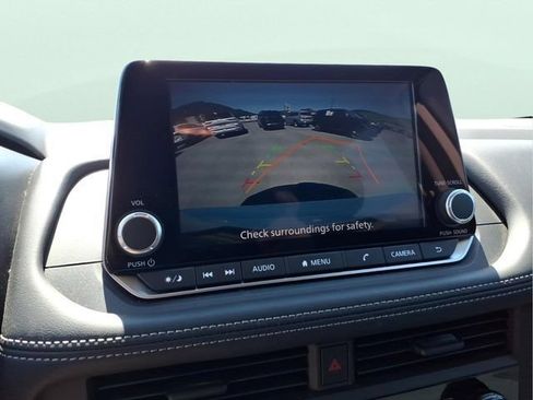 Used 2024 Nissan Rogue S FWD image 27