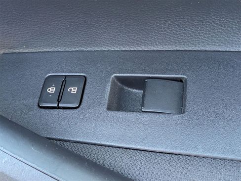 Used 2025 Toyota Corolla LE image 35