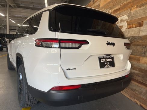 New 2025 Jeep Grand Cherokee L Altitude image 23