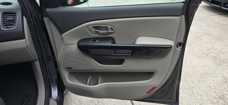 Used 2017 Kia Sedona SX FWD image 17