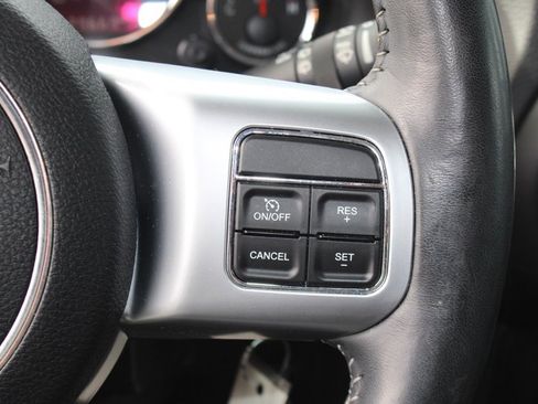 Used 2016 Jeep Wrangler Unlimited Rubicon image 18