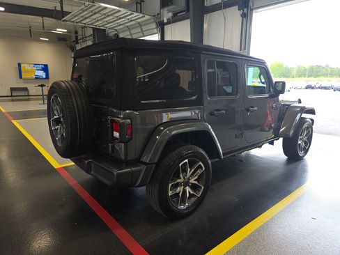 Used 2024 Jeep Wrangler Sport S image 6