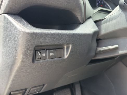 Used 2020 Toyota RAV4 LE AWD/4WD image 11