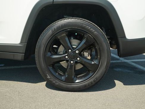 Used 2023 Jeep Grand Cherokee Altitude AWD/4WD image 40