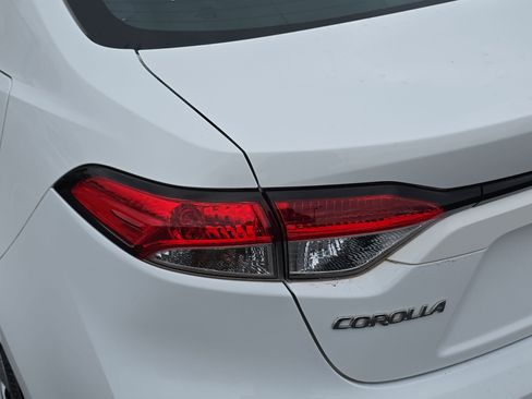 Used 2020 Toyota Corolla LE image 31