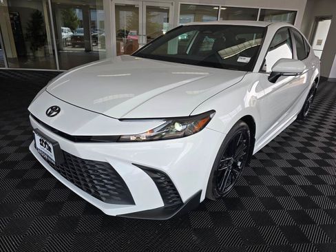 Used 2026 Toyota Camry SE w/ Convenience Package FWD image 7