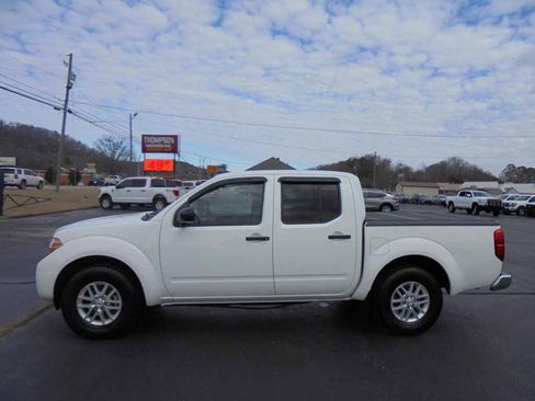 Used 2019 Nissan Frontier SV image 1