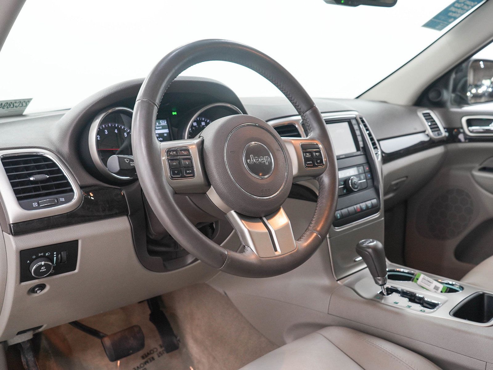 Used 2013 Jeep Grand Cherokee Laredo AWD/4WD image 24