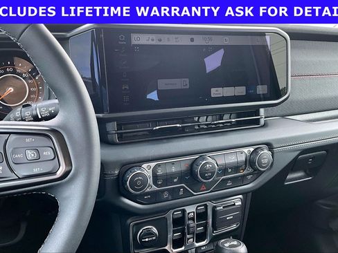 Used 2025 Jeep Wrangler Unlimited Rubicon w/ Convenience Group AWD/4WD image 6