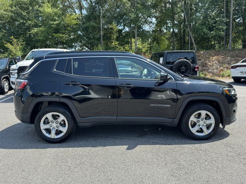 Used 2024 Jeep Compass Latitude AWD/4WD image 4