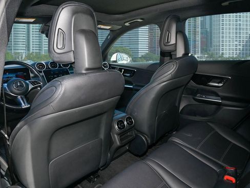 Used 2024 Mercedes-Benz GLC 300 image 18