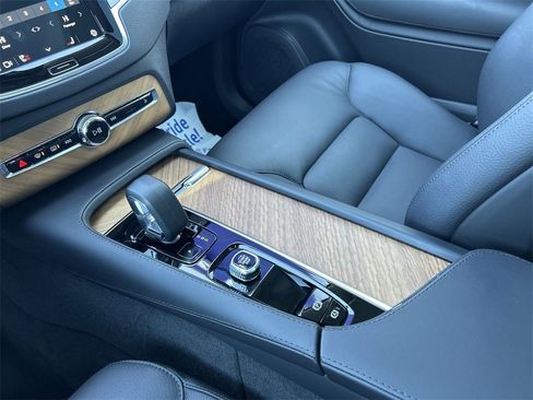Certified 2024 Volvo XC90 B6 Plus w/ Protection Package Premier image 22