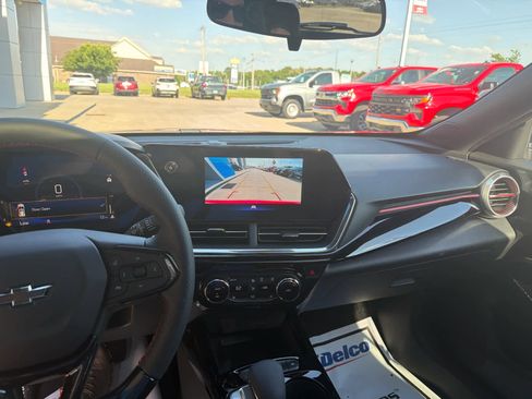 New 2026 Chevrolet Trax RS w/ Sunroof Package FWD image 18