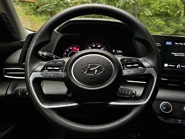 Used 2023 Hyundai Elantra SE FWD image 10