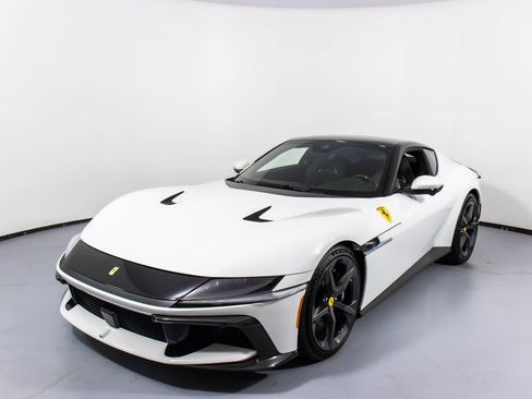 Certified 2025 Ferrari 12Cilindri RWD image 10