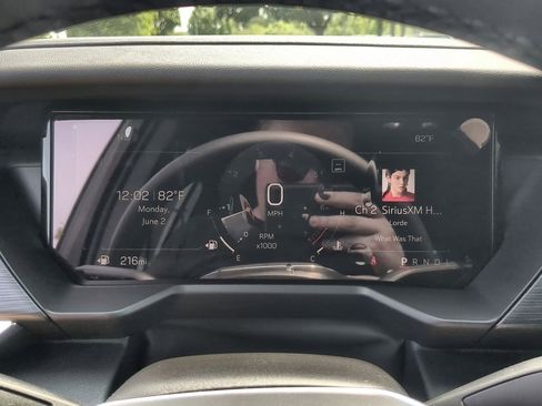 New 2025 GMC Acadia Elevation image 11