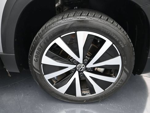 Used 2024 Volkswagen Taos SE FWD image 15
