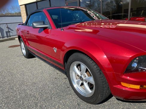 Used 2009 Ford Mustang Convertible image 31
