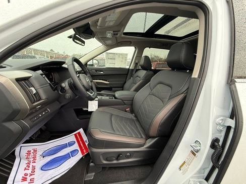 New 2025 Nissan Pathfinder Platinum w/ Cargo Package image 12