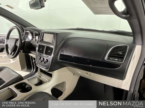 Used 2018 Dodge Grand Caravan SXT FWD image 30