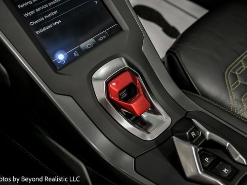 Used 2023 Lamborghini Huracan EVO image 35