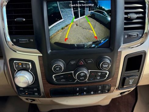 Used 2018 RAM 1500 Laramie w/ Convenience Group AWD/4WD image 18