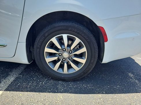 Certified 2020 Chrysler Pacifica Limited w/ Advanced Safetytec Group FWD image 37