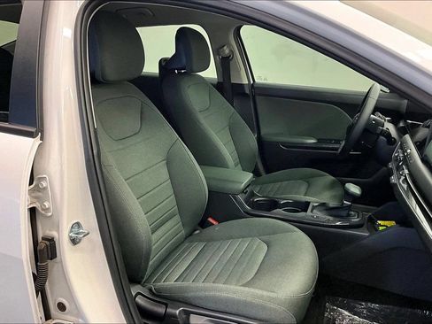 Used 2025 Kia K4 EX FWD image 6