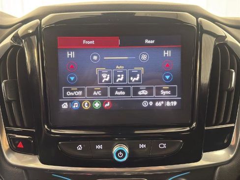Used 2023 Chevrolet Traverse LT image 4