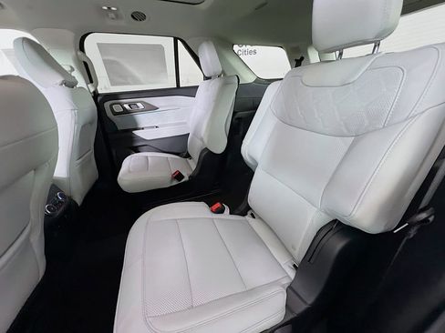 New 2026 Ford Explorer Platinum image 31