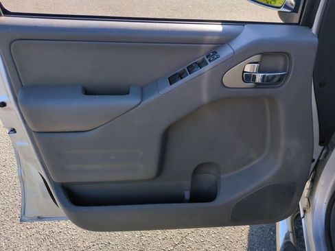 Used 2019 Nissan Frontier SL RWD image 12