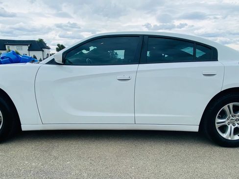Used 2021 Dodge Charger SXT RWD image 3