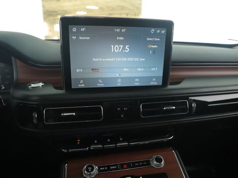 Certified 2022 Lincoln Aviator Reserve w/ Equipment Group 201A image 9