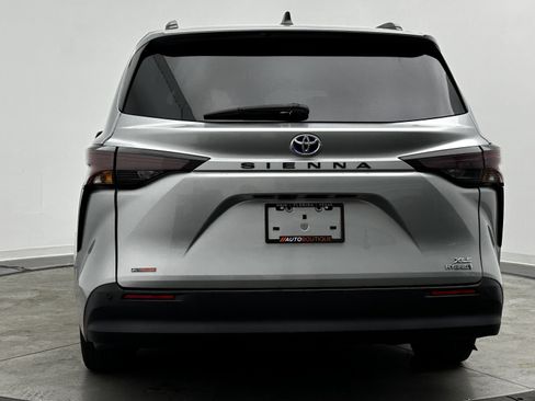 Used 2023 Toyota Sienna XLE image 6
