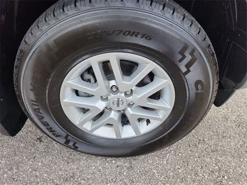 Used 2021 Nissan Frontier SV image 12