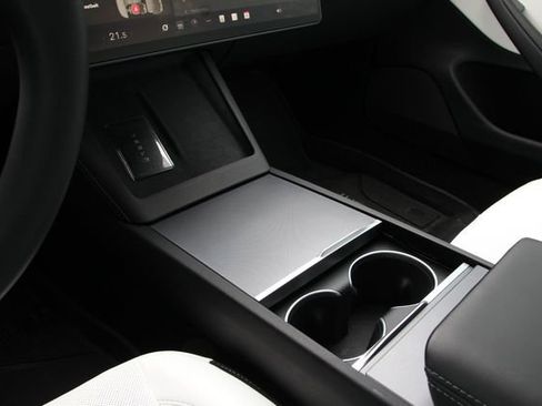 Used 2024 Tesla Model 3 Standard Range image 22