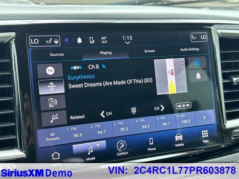 Used 2023 Chrysler Pacifica Touring-L FWD image 33
