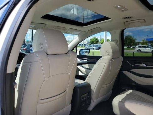 Used 2022 Buick Enclave Avenir FWD image 8