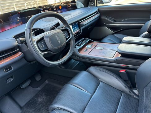 Certified 2025 Lincoln Navigator Black Label image 10