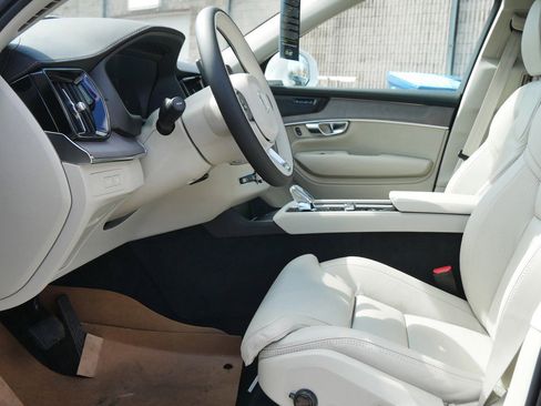 New 2026 Volvo XC90 T8 Ultra w/ Protection Package Premier AWD/4WD image 5