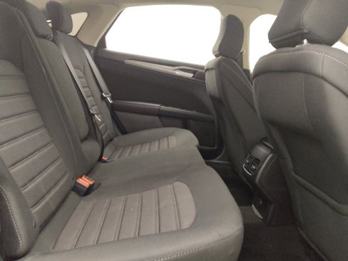 Used 2020 Ford Fusion SE image 19