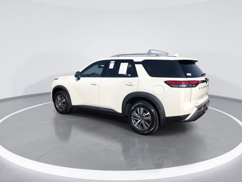 Used 2023 Nissan Pathfinder SL AWD/4WD image 6
