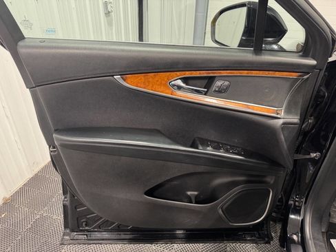 Used 2017 Lincoln MKX Reserve w/ Lincoln MKX Climate Package image 8