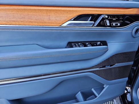 Used 2022 Jeep Grand Wagoneer Series III w/ Rear Seat Video Group 1 image 20