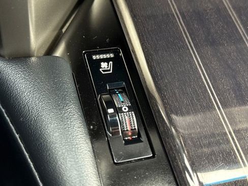 Used 2021 Lexus GX 460 Premium w/ Premium Package image 32