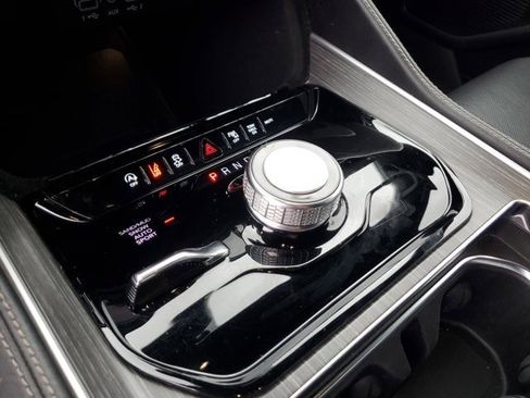 Used 2024 Jeep Wagoneer L Series II w/ Flexible Seating Group image 27