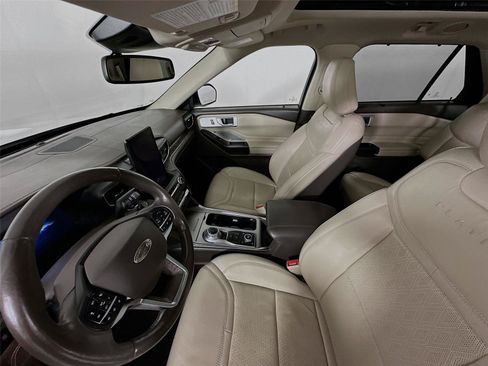 Used 2020 Ford Explorer Platinum w/ Premium Technology Package AWD/4WD image 5